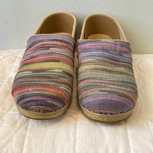 Dansko clogs with jute detail to sides of soles. Great condition! Size 39